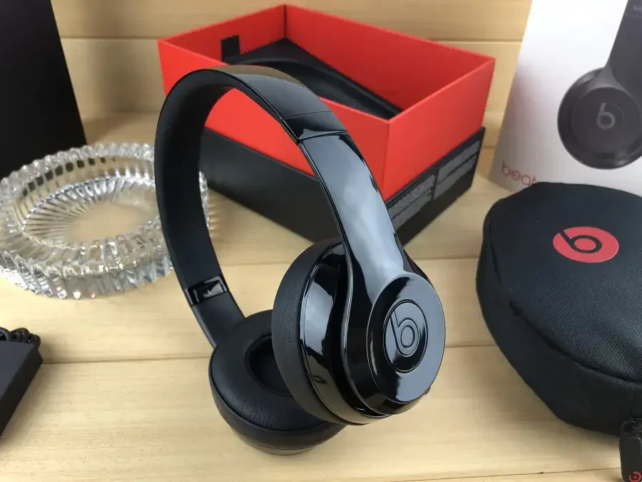 Beats Solo 3 (wireless with noise cancellation)