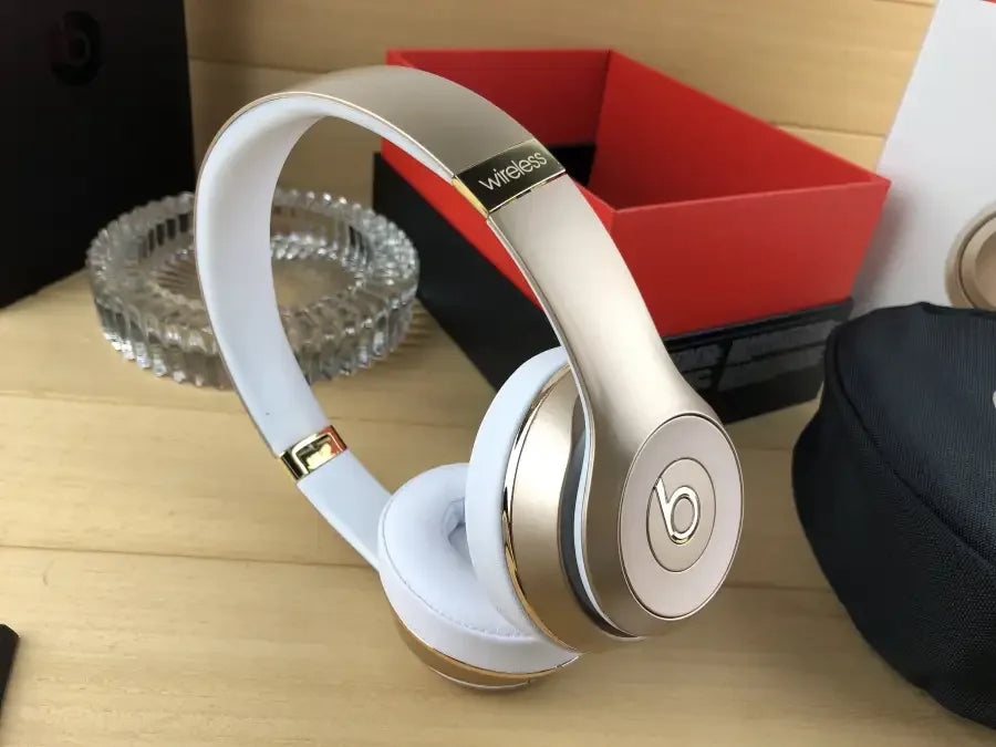 Beats Solo 3 (wireless with noise cancellation)