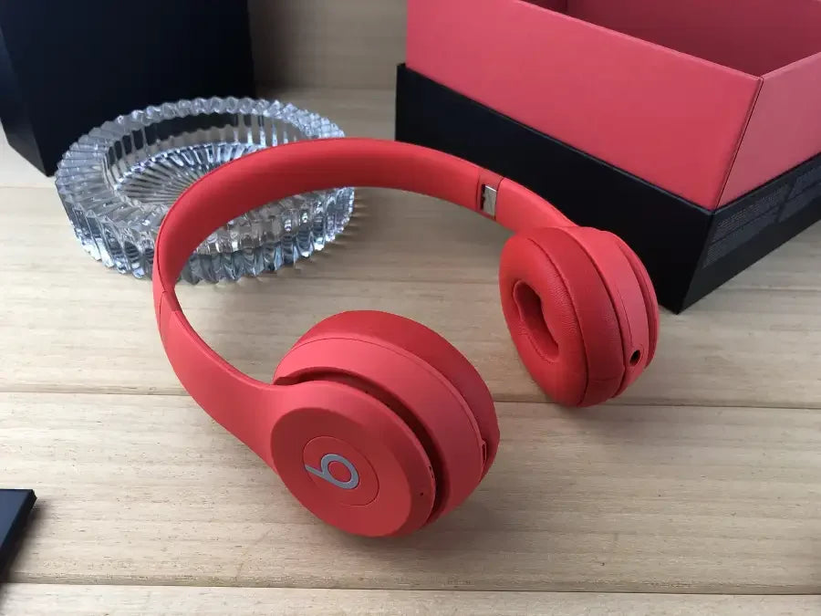 Beats Solo 3 (wireless with noise cancellation)