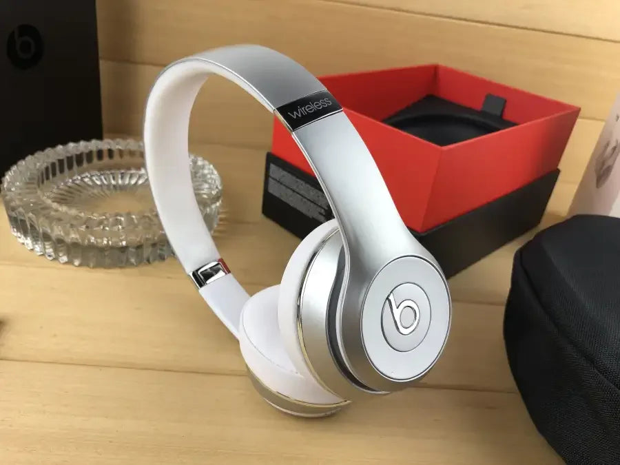 Beats Solo 3 (wireless with noise cancellation)