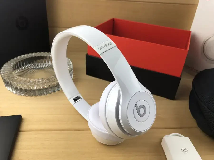 Beats Solo 3 (wireless with noise cancellation)