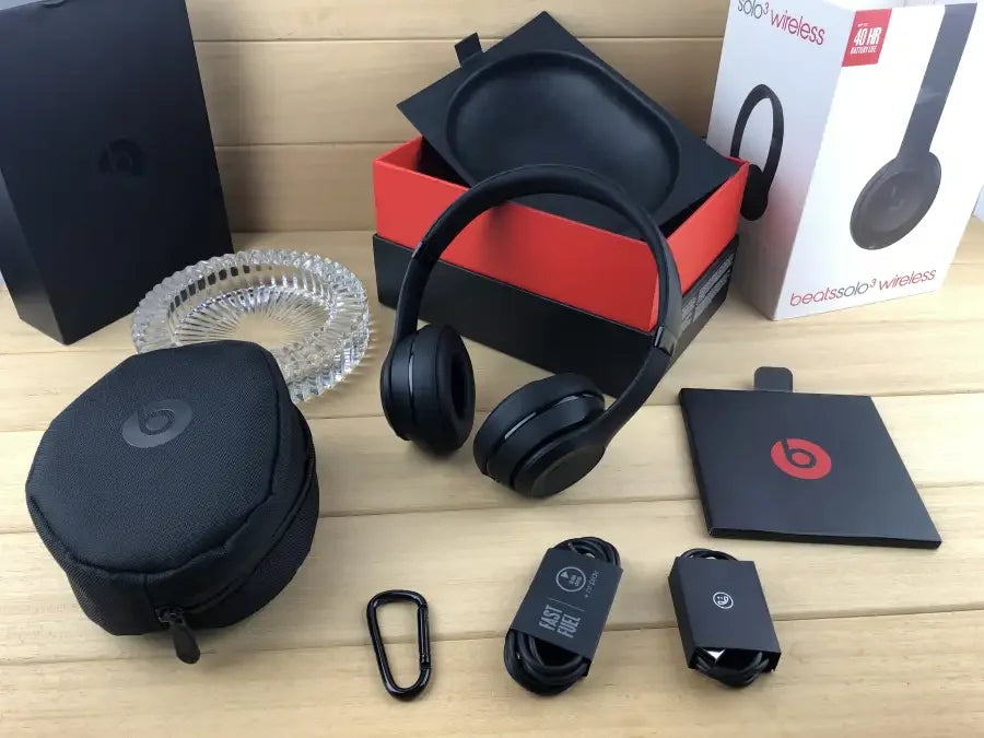 Beats Solo 3 (wireless with noise cancellation)